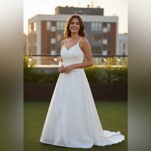 David's Bridal White Wedding Dress